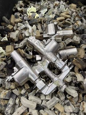 CNC döküm makinesiMesa otomatik döküm makinesi- 2 manipülatör düşük basınçlı döşeme döküm makinesi